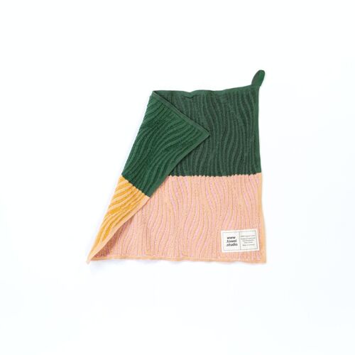 River Guest Towel in Apricot Leaf
45 x 45 cm