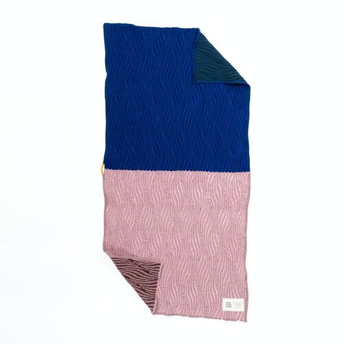 River Bath Towel in Indigo Rose
65 x 130 cm