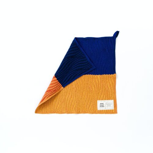 River Guest Towel in Royal Marigold
45 x 45 cm