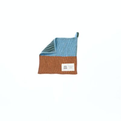 River Washcloth in Cocoa Teal
27 x 27 cm