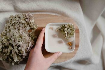 Bougie fleurie naturelle parfumée au Néroli & Yuzu 3
