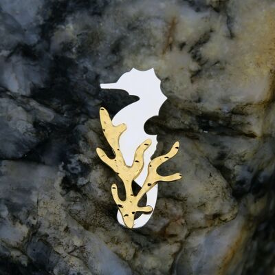 Golden or silver brooch with seahorse motif