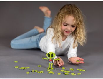 Tube de 100 pièces - Héros et personnages imaginaires - jeu de construction enfant - PLUS PLUS 2