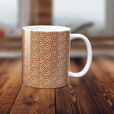 Braune Tasse, Tee- oder Kaffeetasse im Retro-Design der 70er Jahre