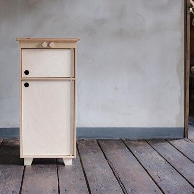Handgefertigter Spielkühlschrank aus Sperrholz