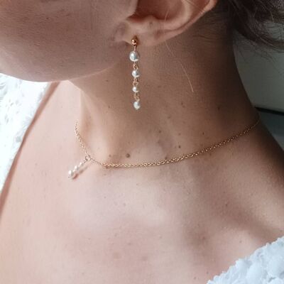 SASHA- Weiße perlmuttfarbene baumelnde Ohrperlen- Hochzeitsjuwel, unkonventionell und schick.