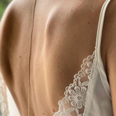 Schmuckstück für den Hochzeitsrücken – rückenfreie Kleiderhalskette, Serpentinenkette aus goldenem Messing und Swarovski-Kristallperlen – Kleid mit V-Rücken.