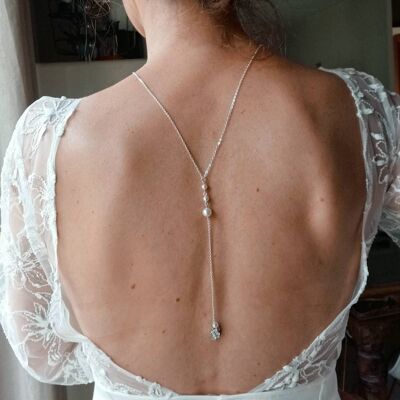 Gioiello da sposa in argento a schiena nuda - catena sottile con perle bianche con zirconi - matrimonio bohémien.