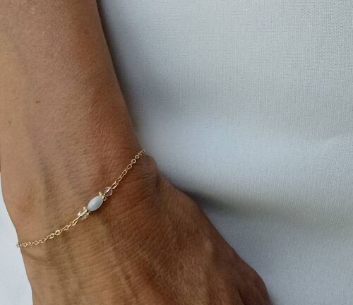 Bracelet de mariée petit chapelet doré à perle de nacre- bijou religieux minimaliste.