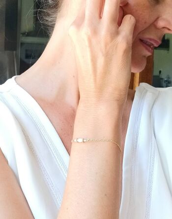 Bracelet de mariée petit chapelet doré à perle de nacre- bijou religieux minimaliste. 4