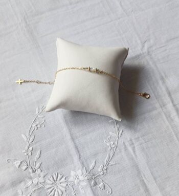 Bracelet de mariée petit chapelet doré à perle de nacre- bijou religieux minimaliste. 5