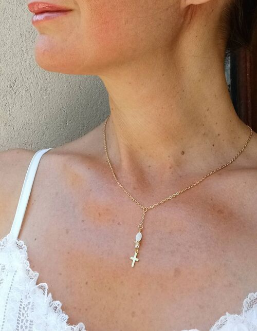 Collier de mariée petit chapelet   doré à perle de nacre- bijou religieux minimaliste.