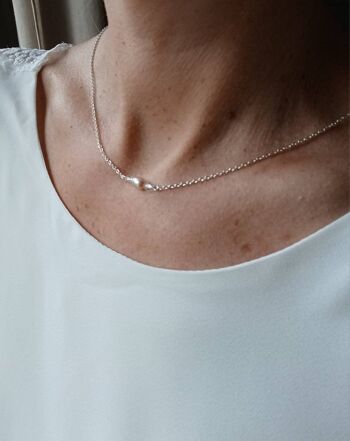 Collier de dos fin à perles rose poudré- bijou de dos argenté à chaîne perlée. 6