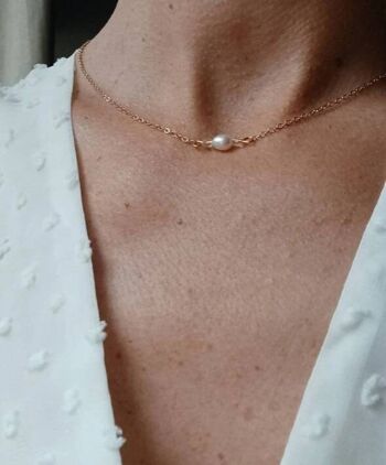 Collier de dos fin à perles nacrées blanches- bijou dos nu mariage, chic et bohème. 6