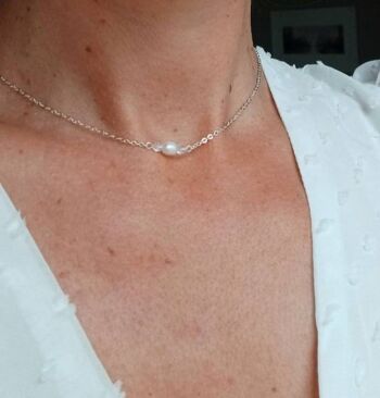 Collier de dos fin à perles nacrées blanches- bijou dos nu mariage, chic et bohème. 7