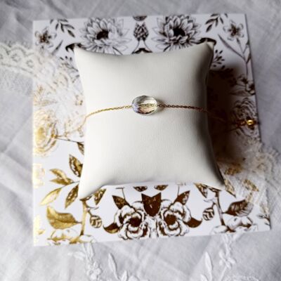 DORA- Pulsera de novia con perla ovalada en una fina cadena de acero dorado- Joyas de boda con encanto bohemio y chic- Colección boda 2023.