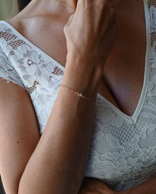 Bracelet de mariée à petite pierre en zirconium bleu ciel- chaîne fine et solide doré en acier inoxydable- bijou de mariage précieux.