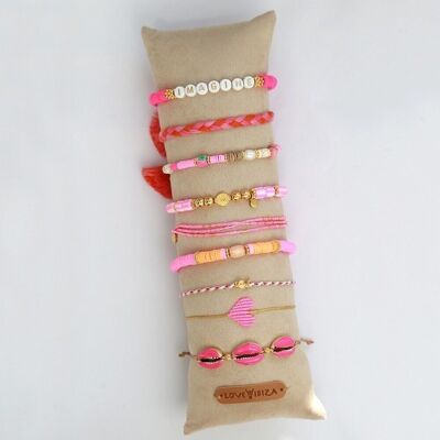 Display kussentje met 9 roze armbandjes