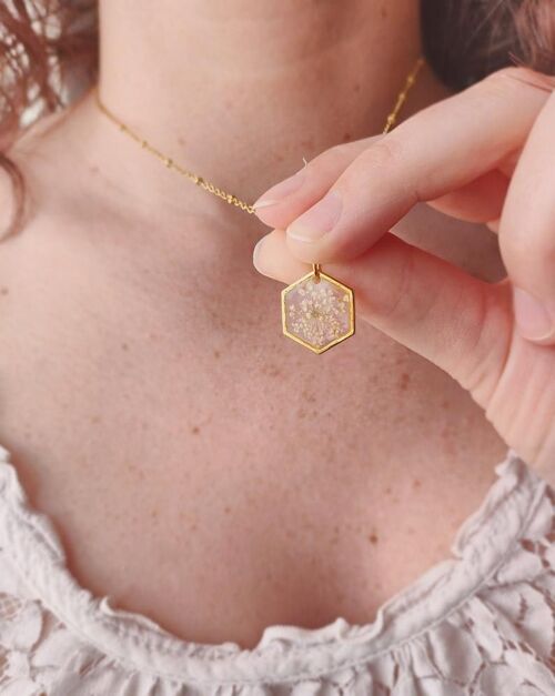 Dainty Golden Queen Anne's flower necklace honey style