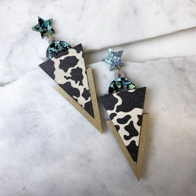 Boucles d'oreilles pendantes triangulaires à imprimé vache sauvage noir et bleu sarcelle