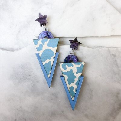 Boucles d'oreilles pendantes triangulaires à imprimé vache bleu sauvage