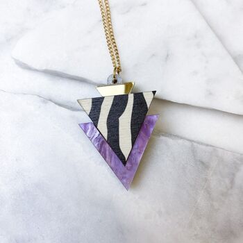 Collier pendentif triangle imprimé zèbre or sauvage et lilas