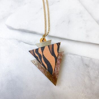 Collier à pendentif triangle imprimé tigre marron sauvage et or