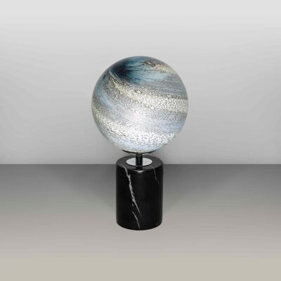 Glaslampe Tischlampe | Sand- und Meeresfarben Blau und Weiß | Mundgeblasen | Rund mit schwarzem Marmorsockel