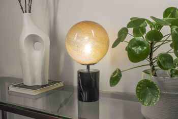 Lampe de table en verre | Rond Grès Rose et Blanc | Soufflé à la bouche avec une base en marbre noir 3
