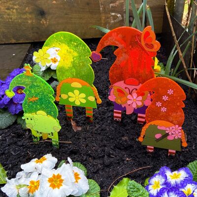Family of Gonks SunCatcher Garden Decor Set di 4 divertenti paletti da giardino ornamentali luminosi 30 - 23 cm, 12-9 pollici di altezza Regalo da collezione per giardinieri