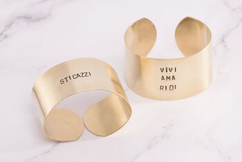 BRACCIALE RIGIDO GRANDE, REALIZZATO A MANO IN OTTONE, CON INCISIONE PERSONALIZZATA 1