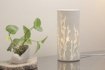 Lampe de table en porcelaine au design floral | Style contemporain | Veilleuse | Sculpté à la main | Finition mate en blanc 3
