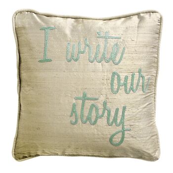 Coussin en Soie Sauvage Beige Grisé Mastic "I write our story" – Lounge Fabrics 1