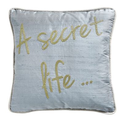 Cojín de seda salvaje azul ceniza "Una vida secreta" - Lounge Fabrics