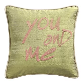 Coussin en Soie Sauvage Kaki Olive "You and Me" – Lounge Fabrics 1