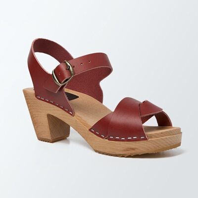 Sandal clog in interlaced burgundy leather