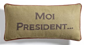 Coussin en Flanelle Beige "Moi Président..." – Lounge Fabrics 1