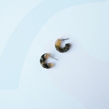 Boucles d’oreilles Laurel Super Mini Hoop - boucles d’oreilles huggie en résine d’acétate vert coloré 6