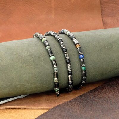 Lotto di 3 bracciali da uomo in acciaio e pietre naturali.