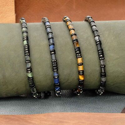 Set de 4 pulseras en acero inoxidable y piedras naturales.