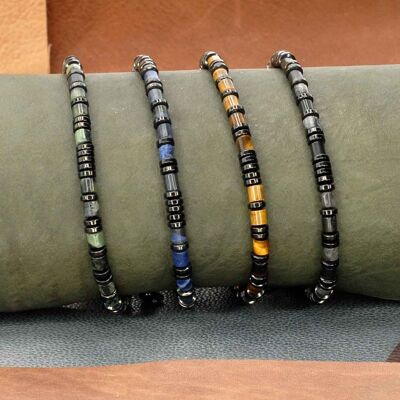 Set of 4 bracelets in stainless steel and natural stones.