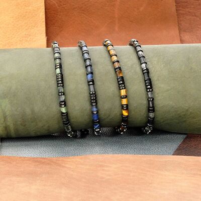 Set di 4 bracciali in acciaio inossidabile e pietre naturali.