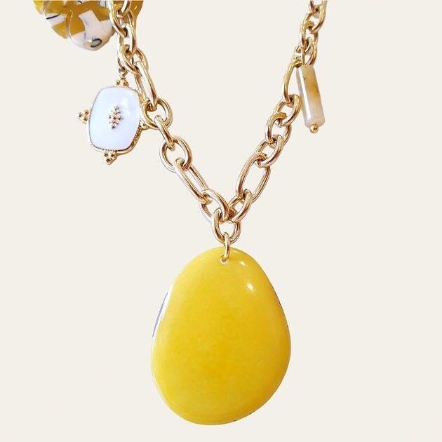 Nadau-Halskette, Naturstein, Tagua-Samen, Blumenanhänger und Acetat