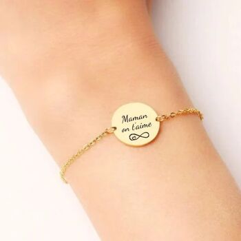 Bracelet femme médaille avec gravure message personnalisé "Maman on t'aime" Cadeau Maman 1