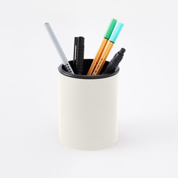 Porte-stylo Orfeo en cuir reconstitué blanc - cm 7,8x7,8 H.9,5 - Design rond et coutures faites à la main 2
