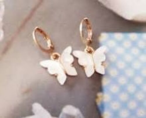 Boucles d'oreilles petits anneaux pendentif papillon nacré