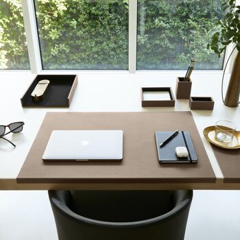 Ensemble de bureau Atena en cuir véritable gris taupe - comprenant un plateau de valet, un porte-stylo, un bac à papier et un porte-cartes de visite 6