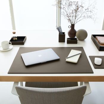 Ensemble de bureau Minerve en cuir reconstitué gris taupe - comprenant un plateau de valet, un porte-stylo, un bac à papier et un porte-cartes de visite 5