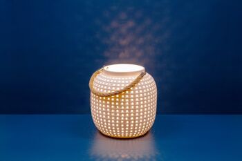 Lampe de table en porcelaine au design de lanterne blanche | Style contemporain & oriental | Veilleuse | Sculpté à la main | Fini mat en blanc 1
