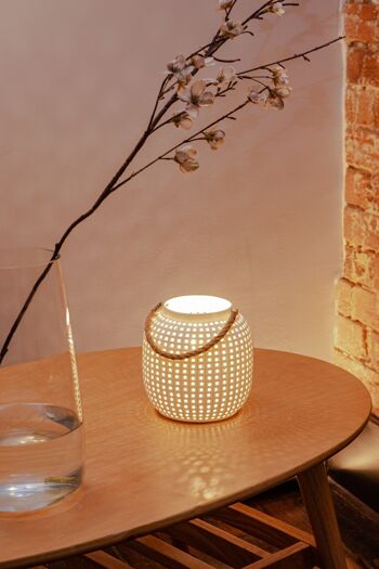 Lampe de table en porcelaine au design de lanterne blanche | Style contemporain & oriental | Veilleuse | Sculpté à la main | Fini mat en blanc 4